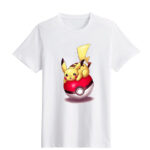 T-shirt Pokémon Pikachu sur une Pokéball